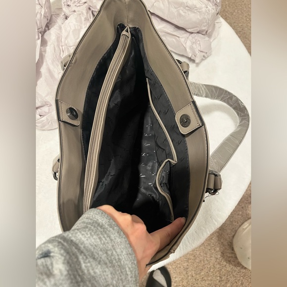 NWT Simply Vera Vera Wang Lavey Raddix Tote Bag - VEGAN LEATHER - Picture 5 of 10